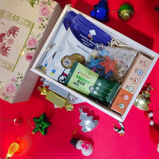 Healthy Master Jinglebell Treats Box of 6 | Premium Christmas Gift Box  | Beetroot Chips, Millet Balls, Christmas Stars, Cookies, Christmas Tree