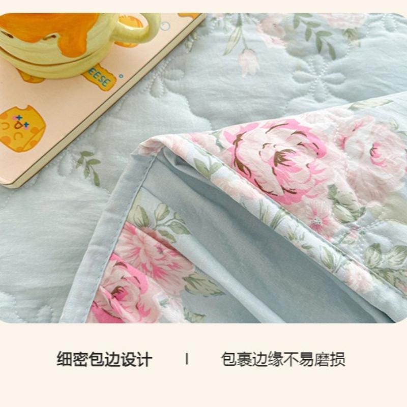 Four Season Universal Washed Cotton Bed Skirt Quilted Padded Thick Ventilate Bed Cover Three Piece Pastoral Floral Bed Sheet Set