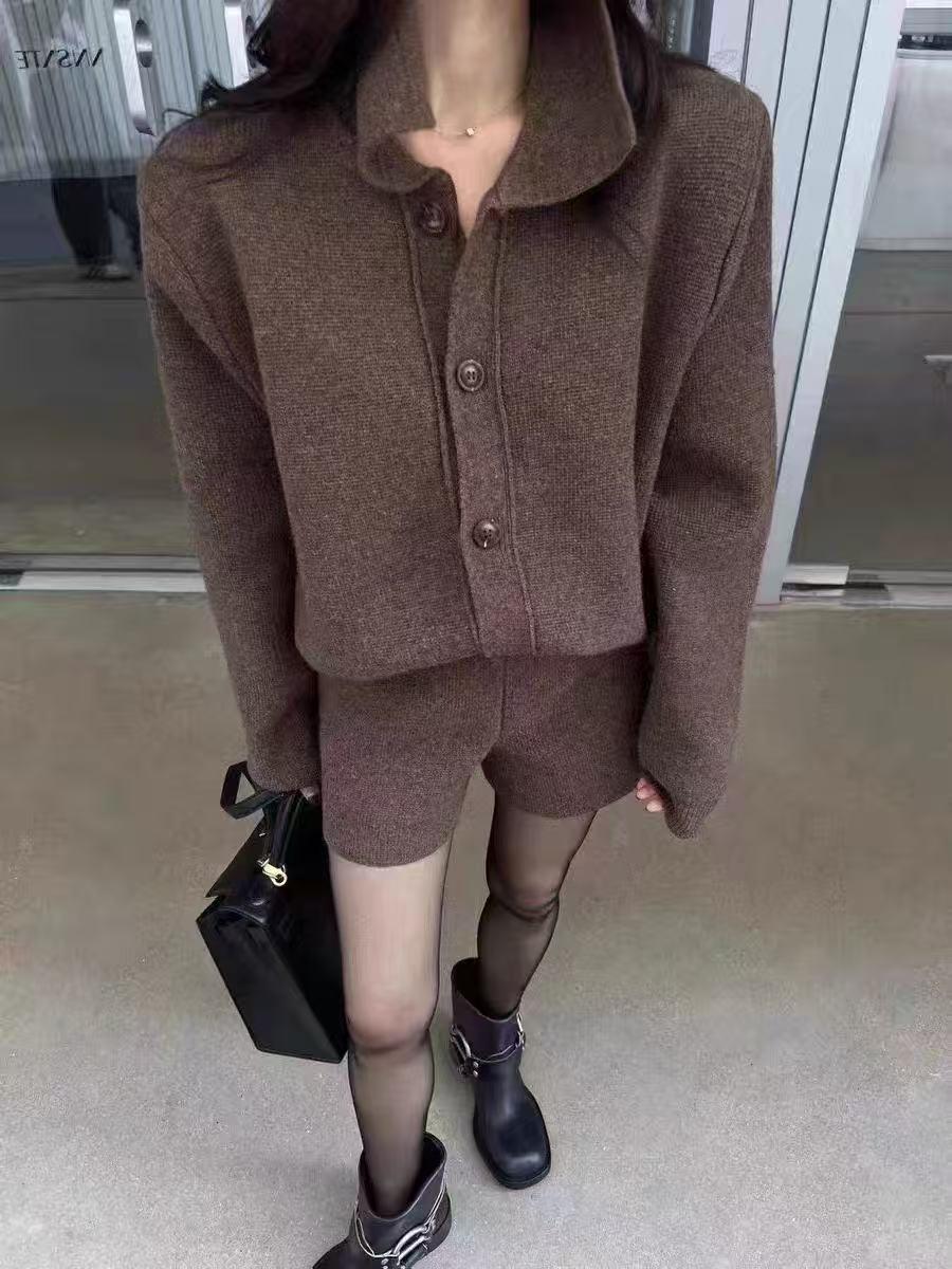 

Korean Style Knitwear Set: Slimming Lapel Cardigan & A-Line Shorts One Size кавовий