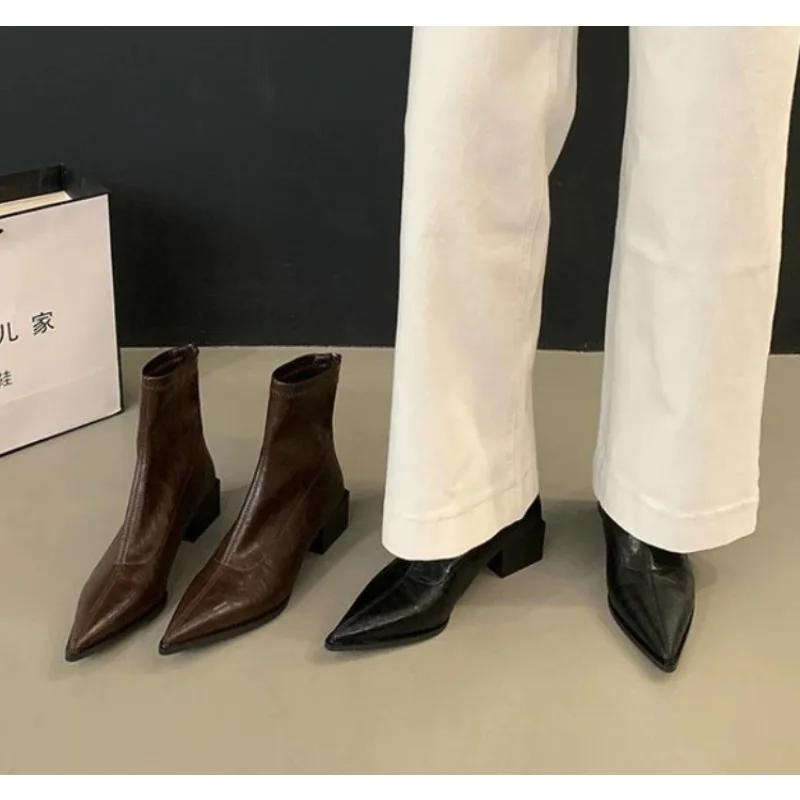 Neuer Stil Herbst Damen Stiefeletten Schuhe Mode Spitzzehen Damen Kurze Stiefel Quadratische Niedrige Absätze Lässig Winter Damenschuhe
