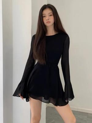 Černé šaty bez zad Dámské Elegantní zadní vyhloubená šněrování Síťovina s dlouhým rukávem Patchwork Sexy štíhlé mini šaty s volánky