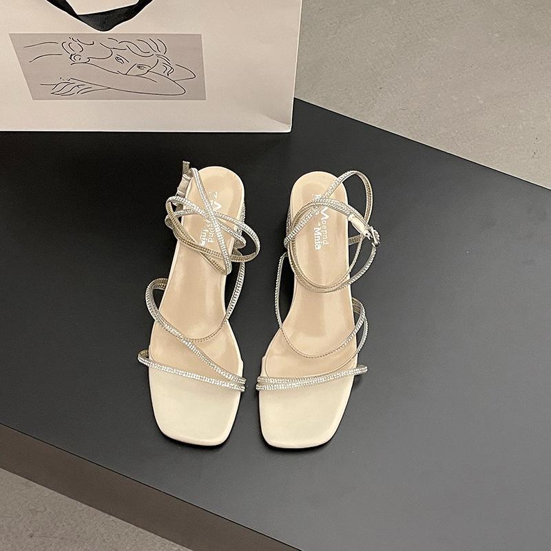 

Сказочный ветер открытый носок пряжка с ежедневными стразами нежные сандалии женские весна и лето 2025 новая корейская версия мода римские туфли 39 бежевый