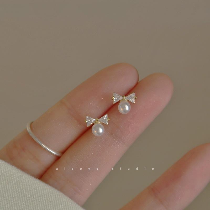 Silver needle simple and small bow pearl stud earrings women, temperament versatile earrings exquisite earrings 925 silver needle