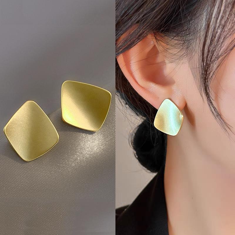 Retro Metal Gold Color Smooth Geometric Stud Earrings For Women Korean Jewelry Fashion Wedding Party Earrings Goth Jewelry Gift
