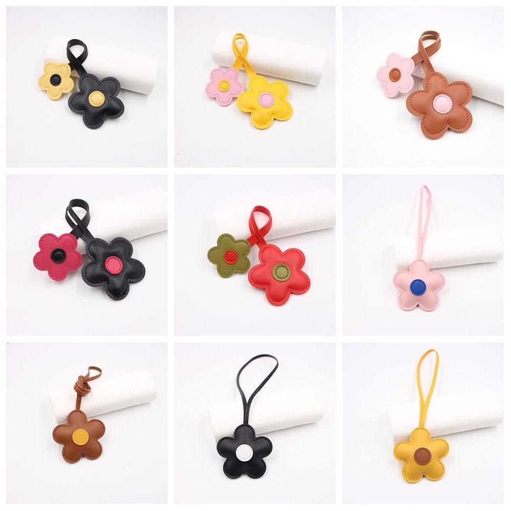 Car Keyring Five Petal Flower Keychain PU Leather Bag Pendant Trendy Sunflower Bag Pendant  Men