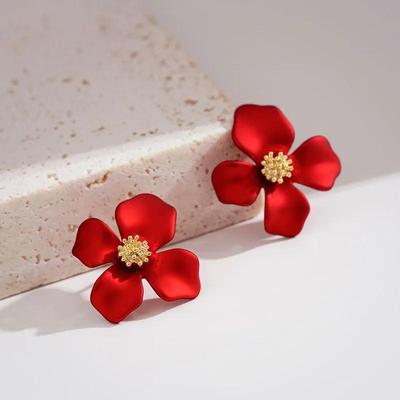 Neue Unregelmäßige Rote Blume Stud Ohrringe für Weibliche Matte Blütenblätter Frauen Kleine Ohrringe Böhmischen Süße orecchini Ohr Zubehör