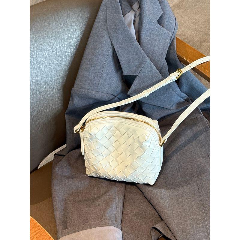 

Genuine Leather Women s Bag 2025 New White Lightweight Mobile Phone Mini Small Bag Sheepskin Woven Shell Shoulder Messenger Bag Beige