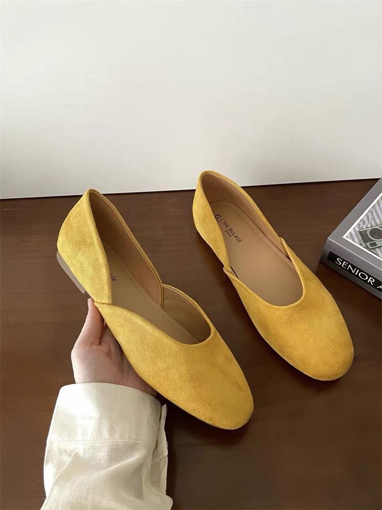 Soft sole shallow mouth fairy suede spring round head French ladyshoes wind gentle ballet shoes grandma shoes sweet 2025