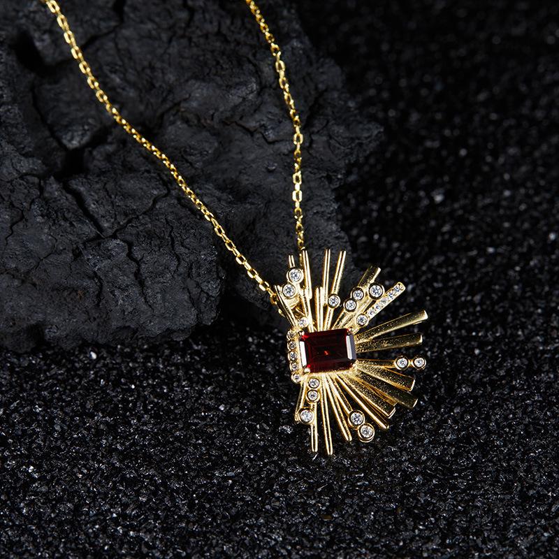 Niche Design S925 Silver Inlaid Natural Garnet Necklace Women'S Light Luxury Blooming Collarbone Chain