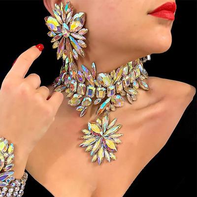 Strassblumen Halskette Ohrringe und Armband Sets Drag Queen Accessoires Übertriebenes Schmuckset für Damen 2026
