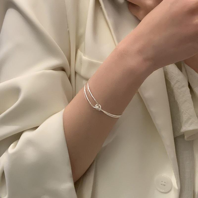 Elegant Women's Knot Bracelet with Cold Style – New Trendy Temperament Jewelry.