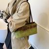2025 Retro Autumn/Winter Women's Versatile Commuter Shoulder Handbag