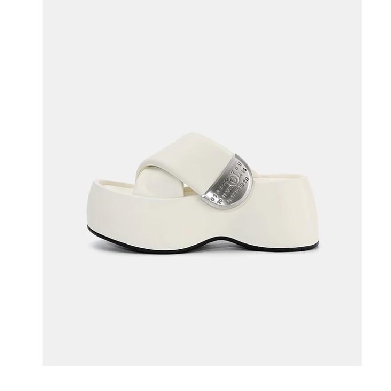 

Тапочки женские с металлическим крестом на липучке 2025 года, новые, маленькие, с толстой подошвой, для увеличения роста, для отдыха, пляжные сандалии 35