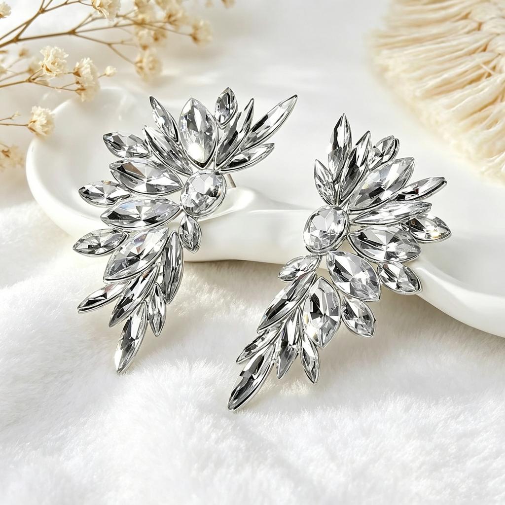 Vintage Round Diamond Round Flower Stainless Steel Earrings Design Premium Leaf Women's Stud Earrings