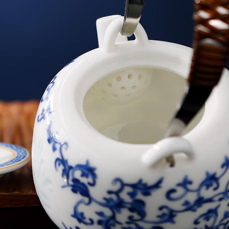 Yi Hu De Blue and White Ceramic Teapot