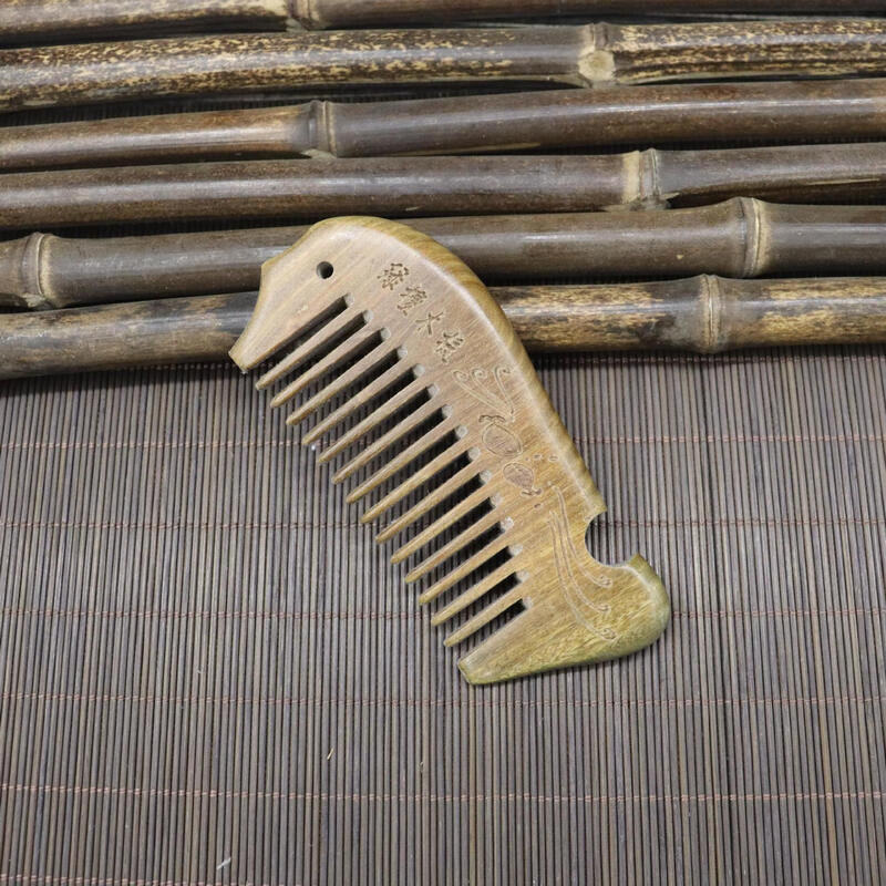 Tingle Green Sandalwood Hair Comb