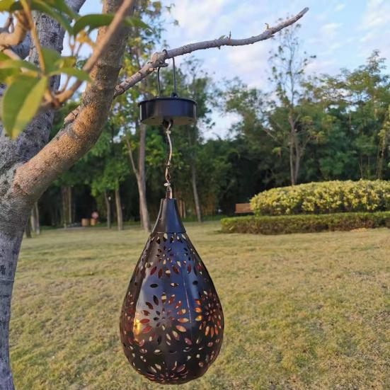 Outdoorlaterne IP44 Durchbrochene Eisenkunst Wasserdicht Lichtsteuerung Solarbetrieben Dekorative Projektionsleuchte