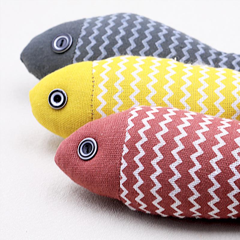 Catnip Linen Fish Toy & Teasing Stick for Kitten Teething and Boredom Relief