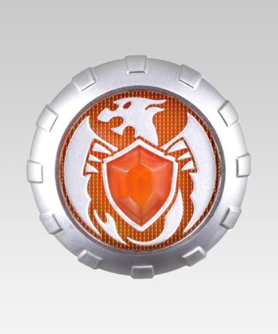 

Kamen Rider Defend Кольцо Волшебника загорается и издает звук при использовании с другими связанными продуктами Волшебника!