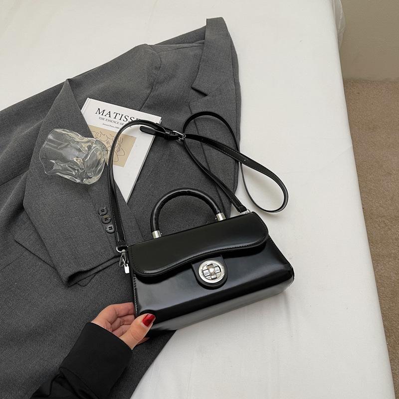 

Small bag women s spring and summer new versatile shoulder messenger bag fashionable portable small square bag