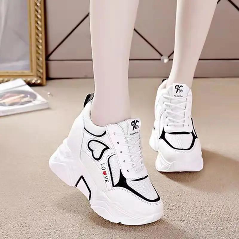 

Весна и осень Новые внутренние туфли, увеличивающие рост, с дышащей сеткой, повседневные туфли из бисквита с толстой подошвой 39