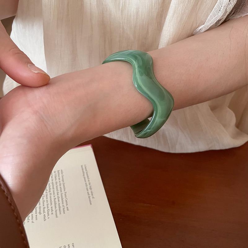 Luxuriöses europäisches & amerikanisches geometrisches offenes Acryl-Armreif-Armband