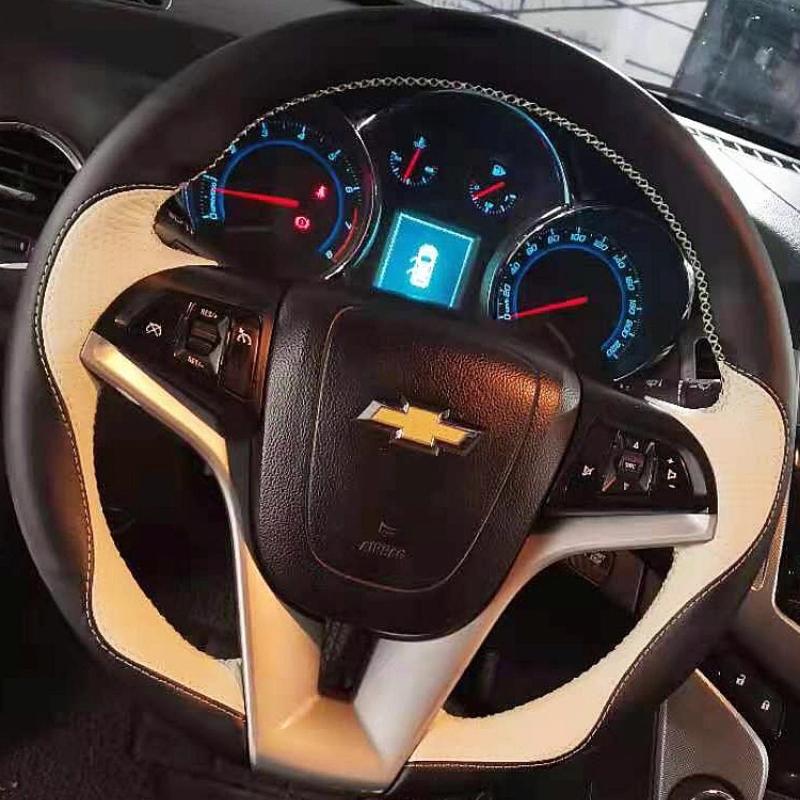 Für Chevrolet Cruze Hatchback Limousine 2009-2014 Handgenähtes rutschfestes Wildleder Auto Lenkradabdeckung