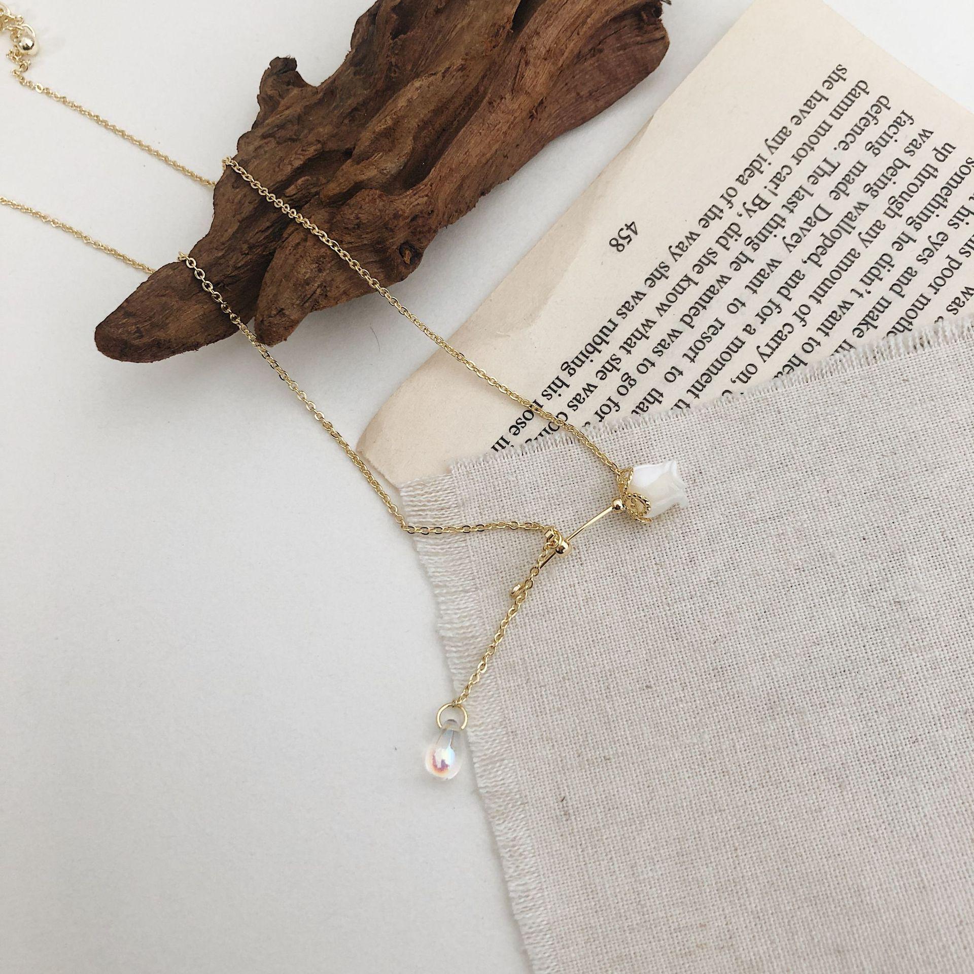 

French Moonlight White Rose Retro Clavicle Chain Necklace with Freshwater Shell Flower