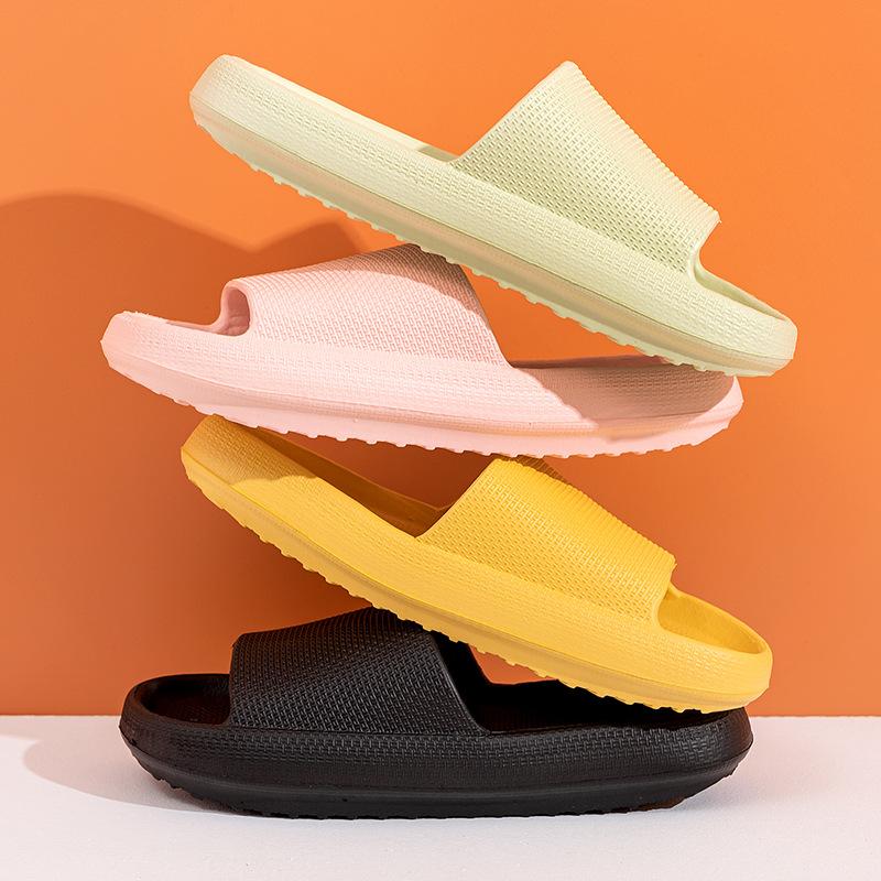 

Qidashun s new summer slippers, non-slip and wear-resistant couple shoes, thickened indoor and outdoor shit-stepping sandals women 44-45 темно-синього кольору