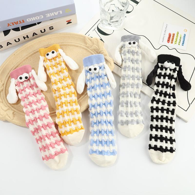 Creative Winter New Fun Magnet Big Eyes Holding Hands Couple Long Socks Dopamine Warm And Comfortable Long Socks Gifts