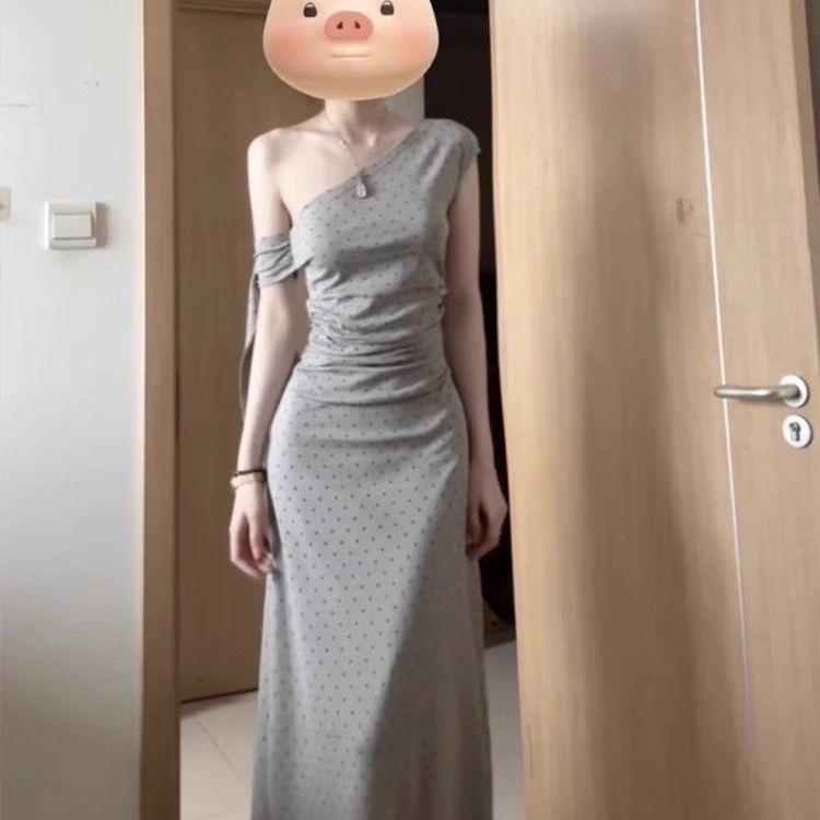Gray off-the-shoulder dress, new design sense, niche summer diagonal collar waist slim-fitting irregular polka dot long dress women