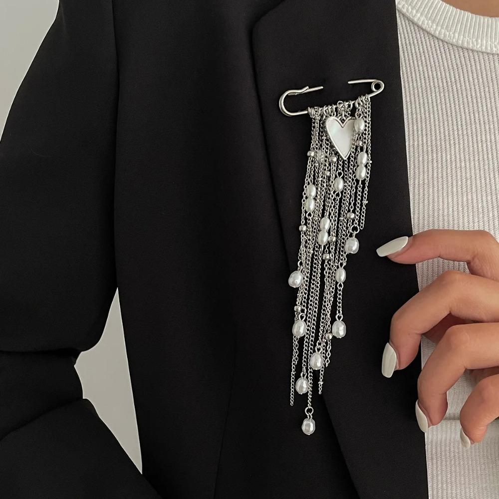 Multi Functional Imitation Pearl Heart Pendant Brooches Creative Tassel Chain Suit Pants Pins Brooch Fashion Clothes Decoration
