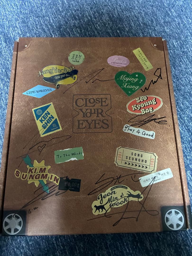 

[USED] CLOSE YOUR EYES Album