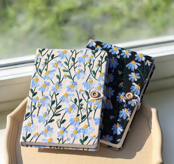 Hardcover Fabric Embroidery A5 Diary Notebook with Exquisite Small Daisy Design High-Value Artistic Gift (as the picture,80 Pages&A6)