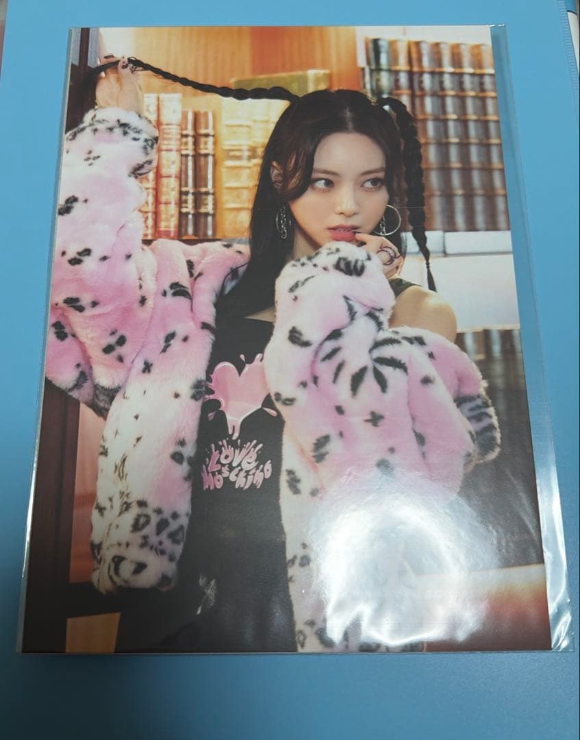 [USED] ITZY Yuna Mini Poster - Crazy in Love Yuna (Bonus Item)