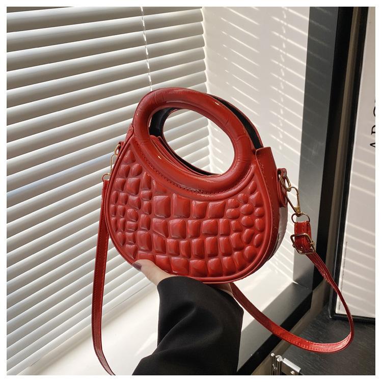 

Niche handbag bag women s 2025 new saddle bag premium texture underarm bag shoulder bag bucket messenger bag красный
