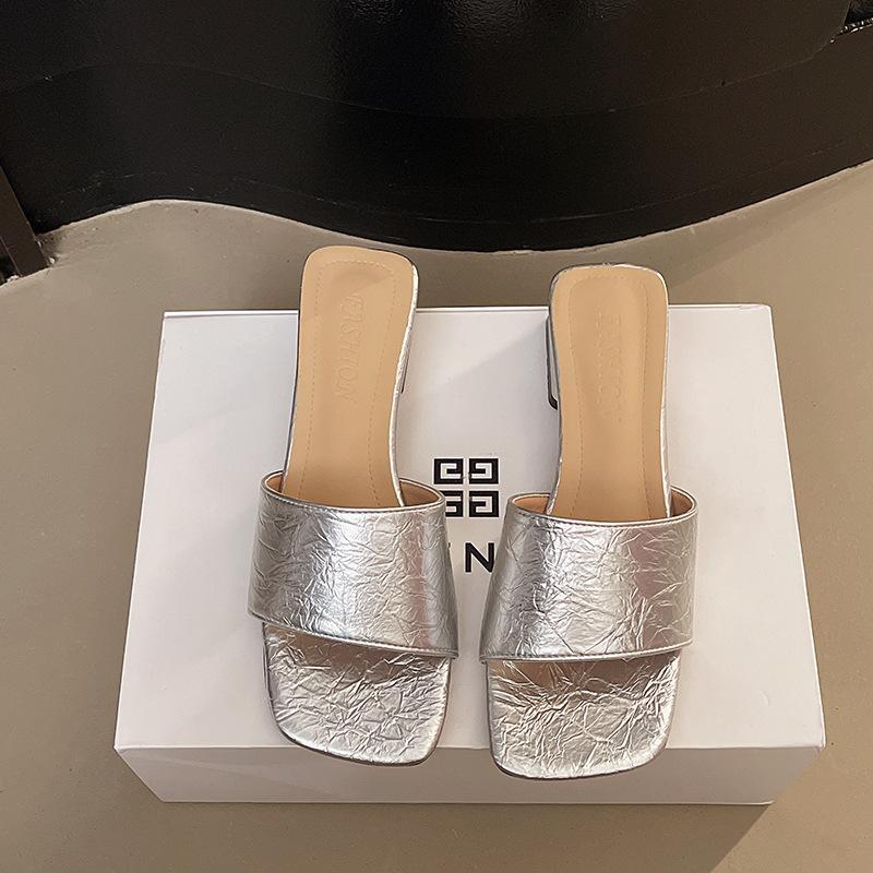 Large size thick heel cool slippers women's summer wear 2025 new fashion out one-word drag new Chinese style summer