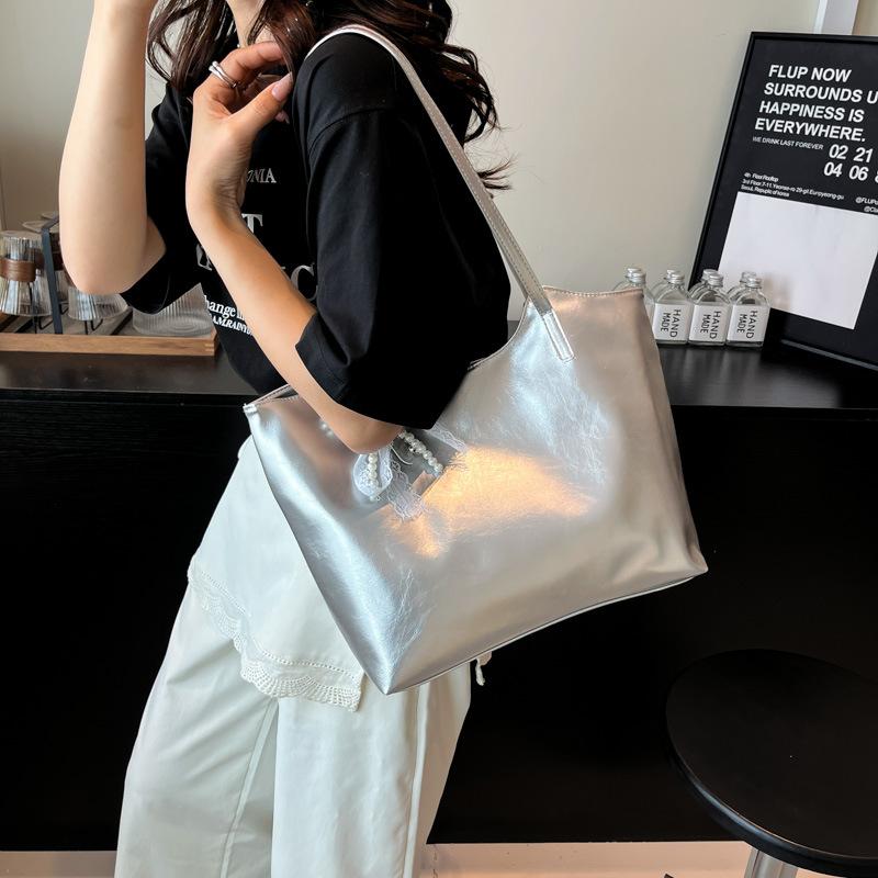 Large capacity tote bag women's 2025 new trend simple Korean version fashion underarm shoulder handbag mother and child bag