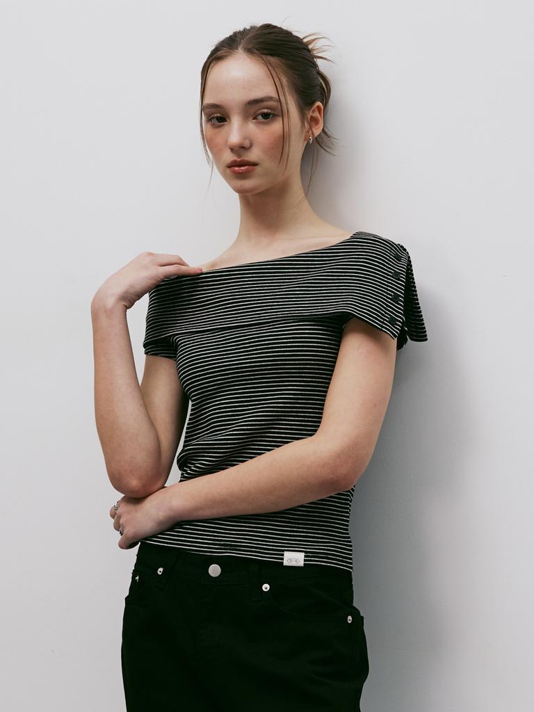 KITTY POTTERY Striped Off-Shoulder Short-Sleeve T-Shirt (Black)