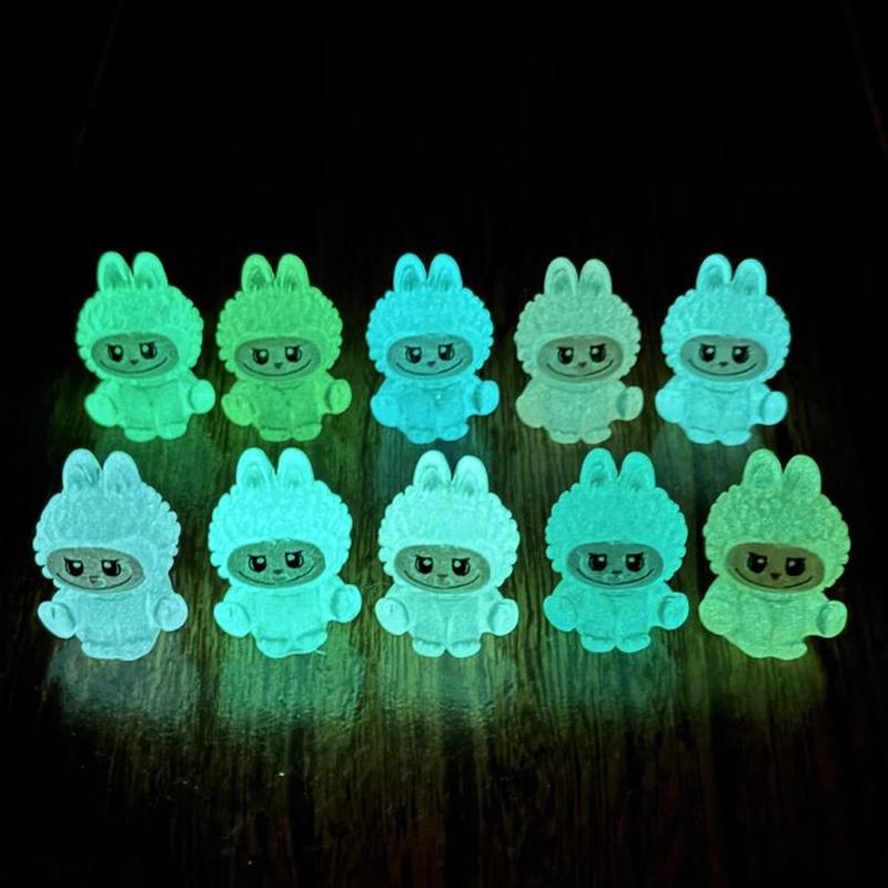 5/10 ks/sáček Roztomilá svítící 3D figurka Labubu Model Miniaturní ozdoby na auto Domácí stolní DIY dekorace Pryskyřičné řemesla Sváteční dárek