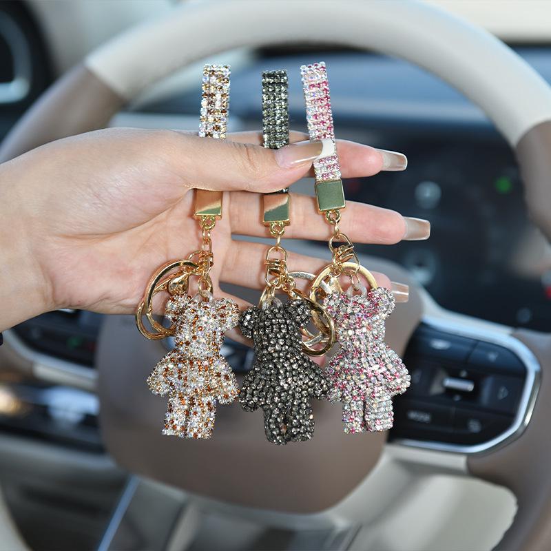 Chic Rhinestone Bear Keychain: Cute & Exquisite Bag Charm