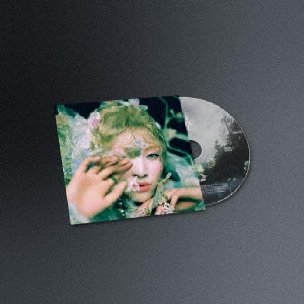 

Xg Awe [CD+буклет с текстами песен+набор наклеек с логотипом+лист с декорированными наклейками+фотокарточка] Первое издание Solo Ver. Майя