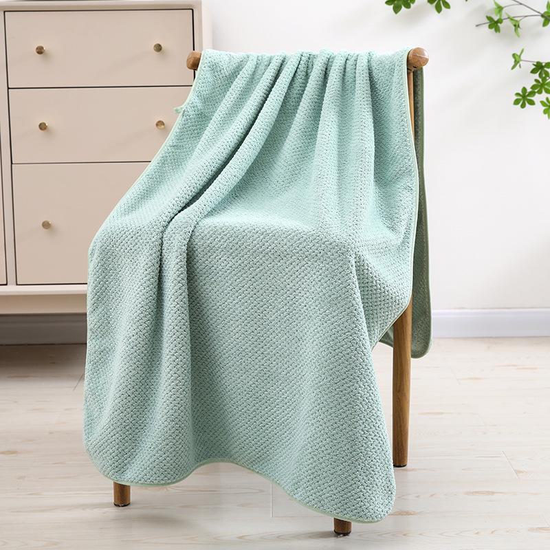 Tilpasset Broderi Fortykket Korallfleece Håndkle: Absorberende Bade-, Trenings- og Bassenghåndkle