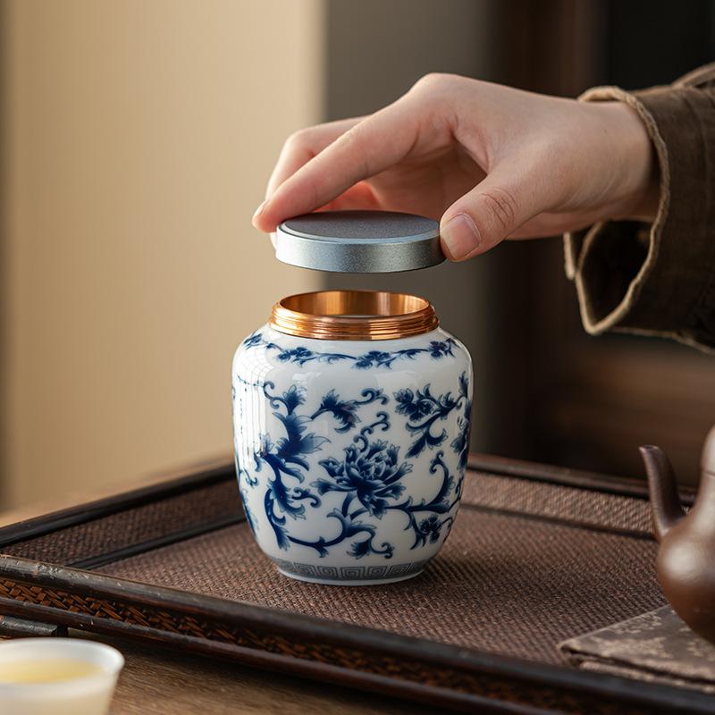 Creative Alloy Lid Sealed Jar Blue Floral Vine Pattern Ceramic Tea Canister Portable Storage Jar Food Container Craft Decoration