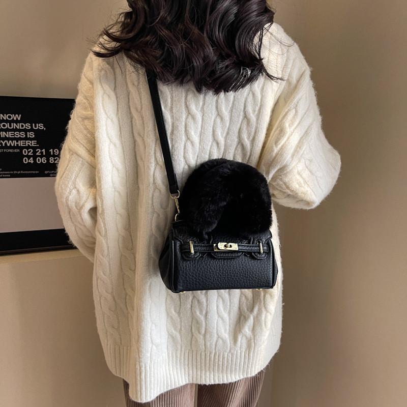Small Batch Women s Plush Bag Autumn Winter Fashion Handbag Platinum Bag Urban Minimalist Style S чёрный