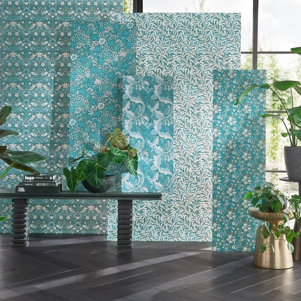 Clarke & Clarke William Morris Collection Lily Wallpaper