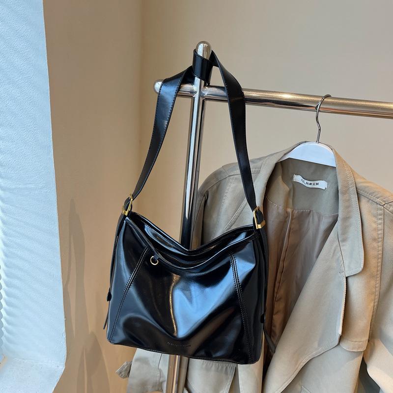 Premium Bag Women's Maillard Messenger Bag New Commuter Retro Tote Bag Large Capacity Shoulder Women's Bag Bag