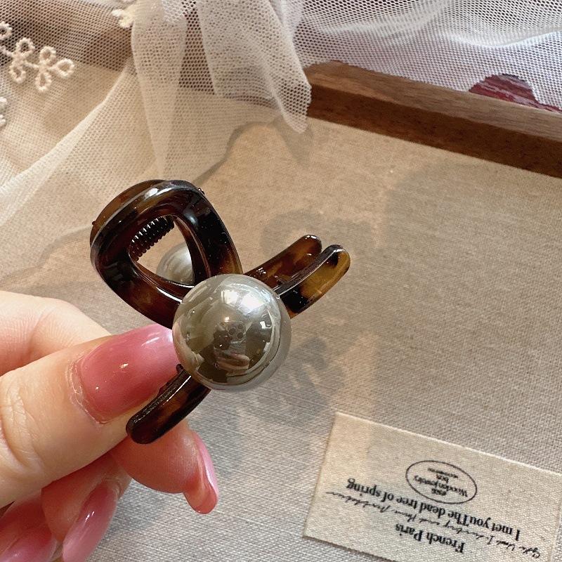 Mini Claw Clips, Trendy New Arrivals with Refined and Stylish Edge Clips for Half-Up Hairstyles and Shark Clips