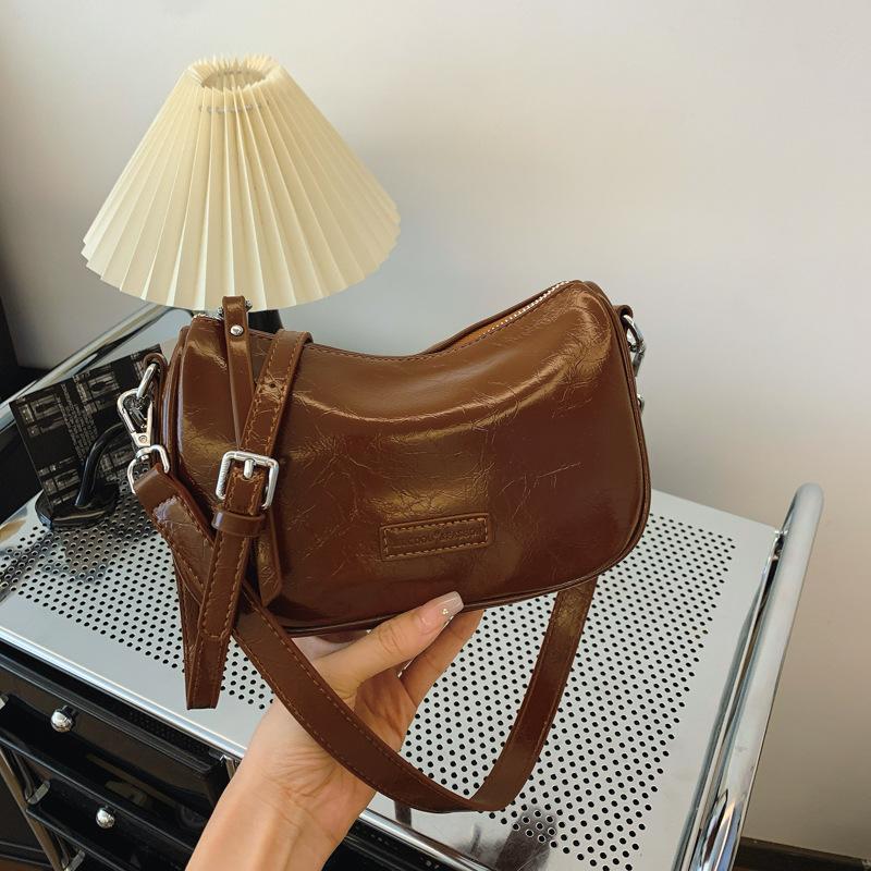 

Популярні невеликі жіночі сумки осінь універсальна 2024 нова модна ретро сумка через плече портативна сумка-подушка