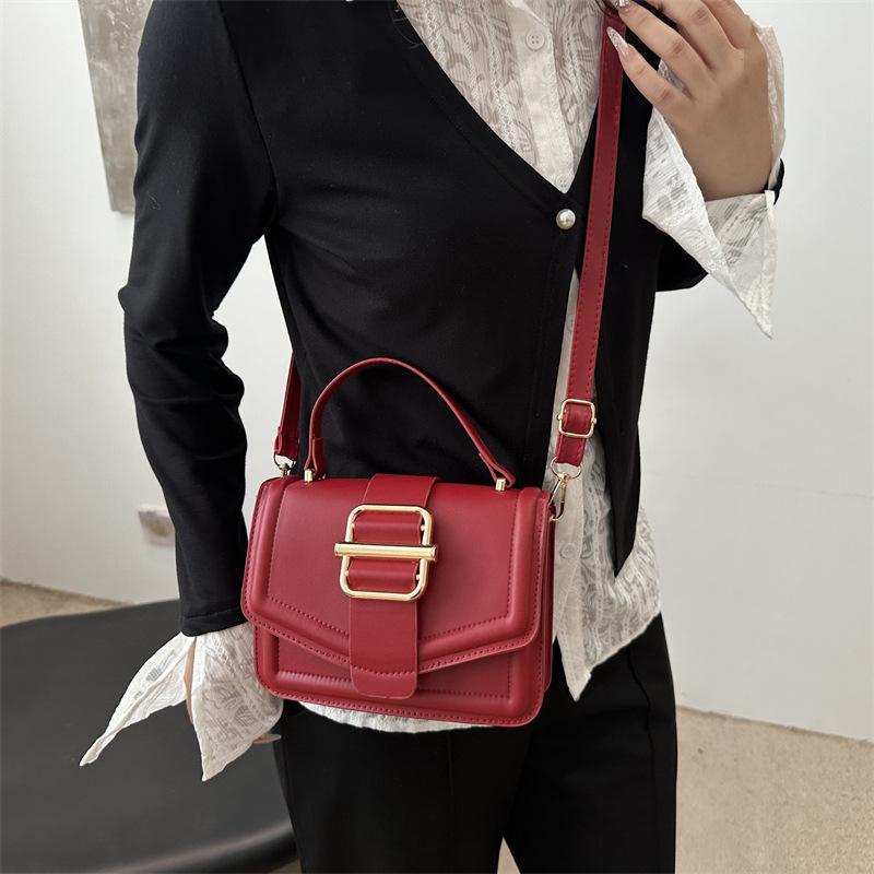 Simple and Fashionable Personalized Women's Bag 2025 New Niche Portable Shoulder Bag Retro Texture Messenger Commuter Small Square Bag